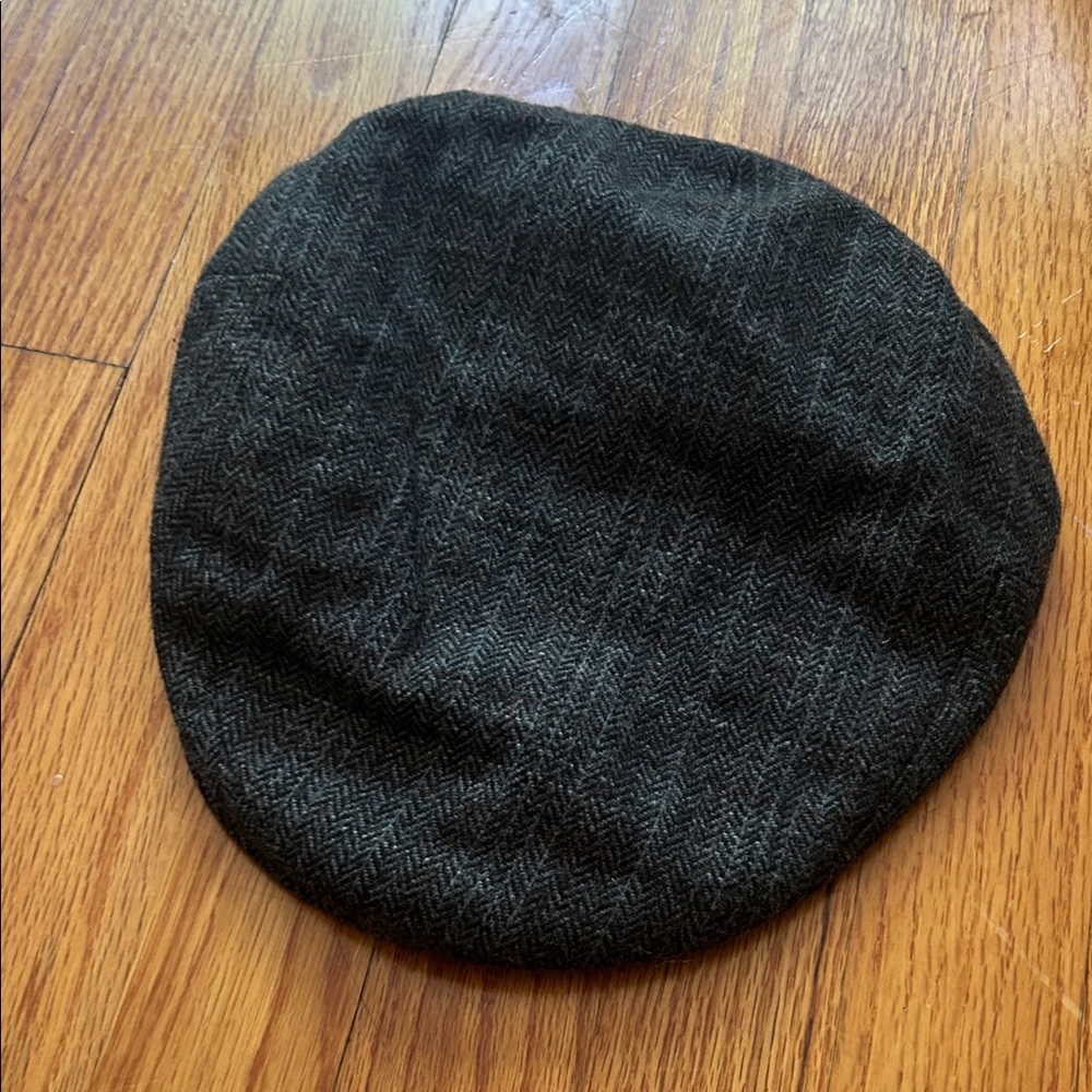 Doria Classic Black Herringbone Flat Cap - US size 7 3/4, UK 7 1/4. Italian cap